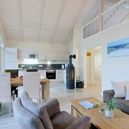 Pet Friendly In With Kitchen *